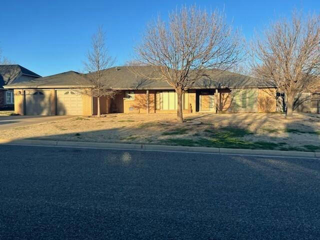 202 S GARLAND ST, PLAINVIEW, TX 79072, photo 1 of 27